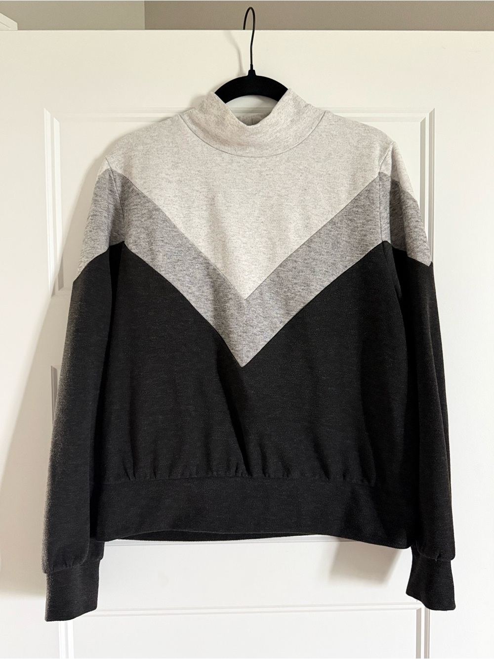 Evereve Black, Light Gray & Gray Chevron Mock Neck Sweater